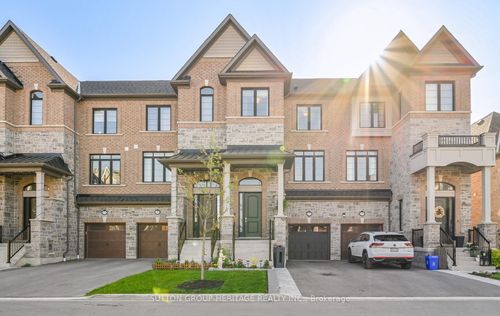 105 Dorian Dr, Whitby, ON, L1P0C8 | Card Image