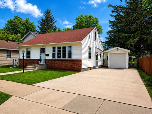 243 1st St, Prairie Du Sac, WI, 53578-1324 | Card Image