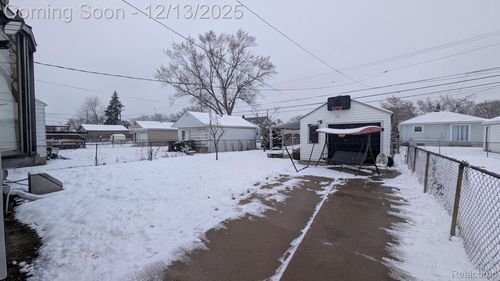 13116 Jobin St, Southgate, MI, 48195-1158 | Card Image