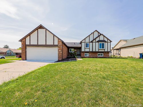 3550 Kirkton Dr, Sterling Heights, MI, 48310-6946 | Card Image
