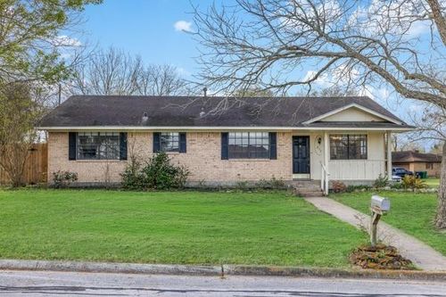 215 Edward Ln, Brenham, TX, 77833-2905 | Card Image