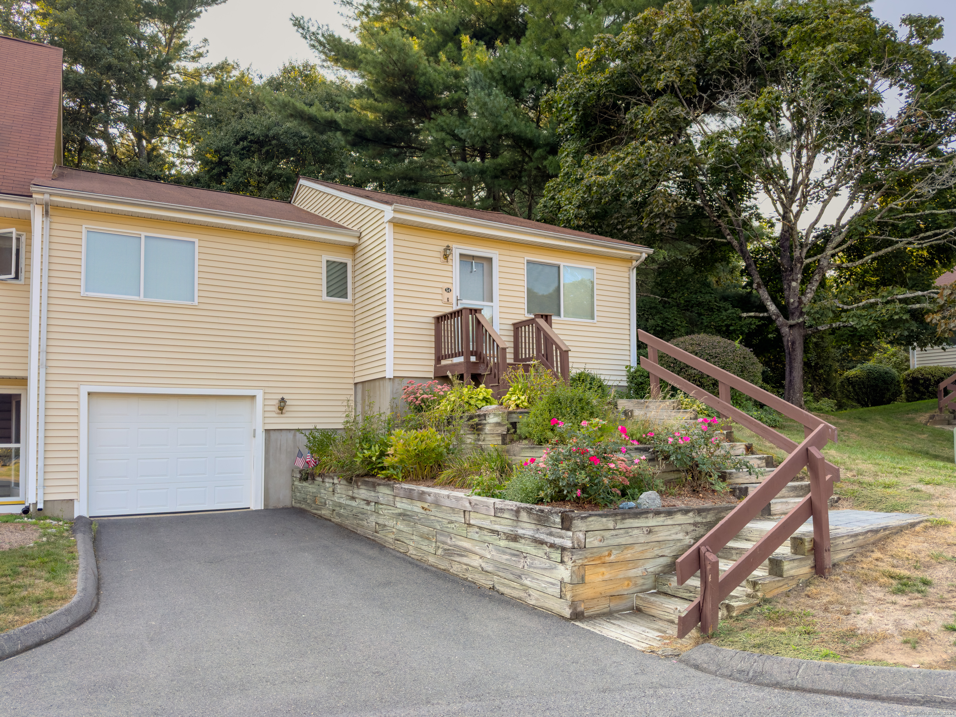 Stone Pond Rd, Tolland, CT 06084