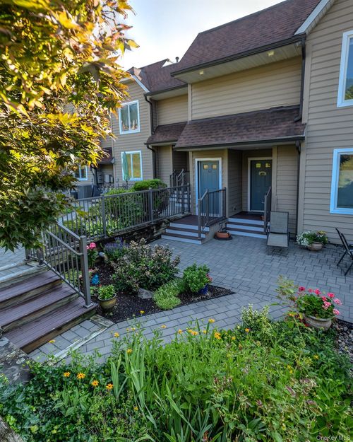 121 Riverview, Port Ewen, NY, 12466-5110 | Card Image