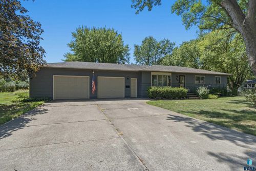 205 Crestwood Dr Drive, Hartford, SD, 57033 | Card Image