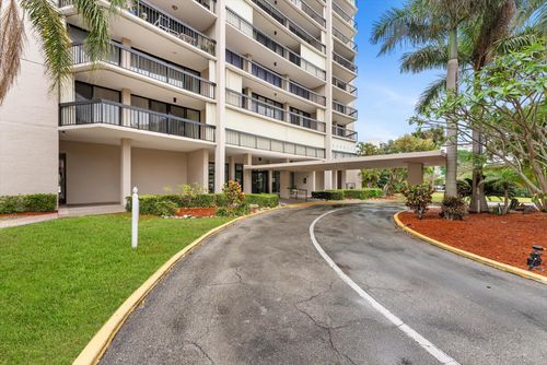 704-2425 Presidential Way, West Palm Beach, FL, 33401-1322 | Card Image