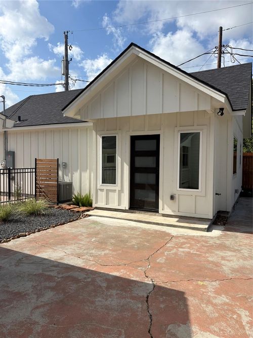 b-405 E Mulberry Street, Angleton, TX, 77515 | Card Image