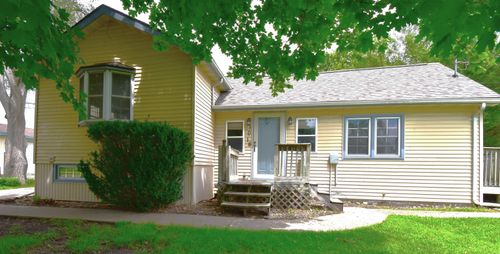1016 4th St, La Porte City, IA, 50651-1742 | Card Image