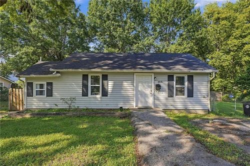 815 Pine St, Pleasant Hill, MO, 64080-1733 | Card Image