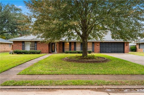 608 Ridgewood Blvd, Alexandria, LA, 71303-3328 | Card Image