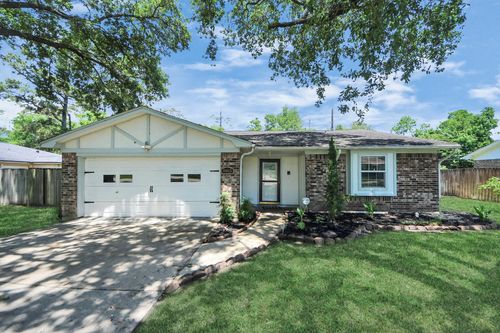 9915 Forest Hollow Dr, Baytown, TX, 77521-5027 | Card Image
