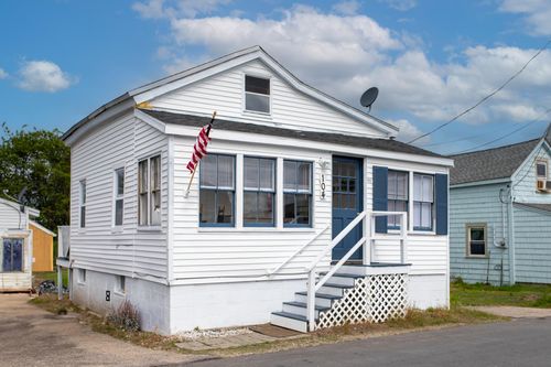 104 Cable Ave, Salisbury, MA, 01952-2801 | Card Image