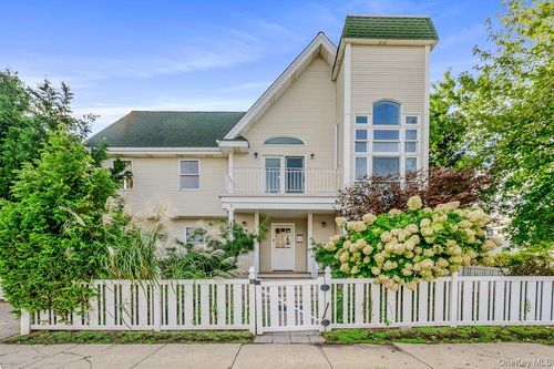 139 Coronado St, Atlantic Beach, NY, 11509-1127 | Card Image