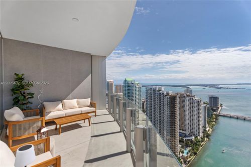 4007w-300 Biscayne Boulevard Way, Miami, FL, 33131-3116 | Card Image