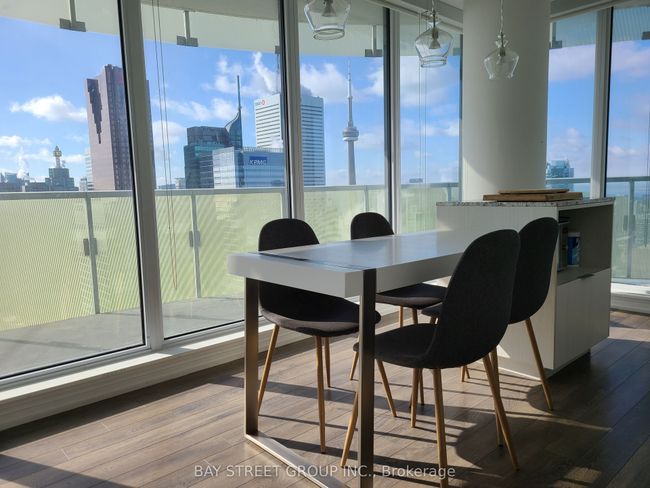 5709 - 197 Yonge St, Condo with 3 bedrooms, 2 bathrooms and 1 parking in Toronto ON | Image 4