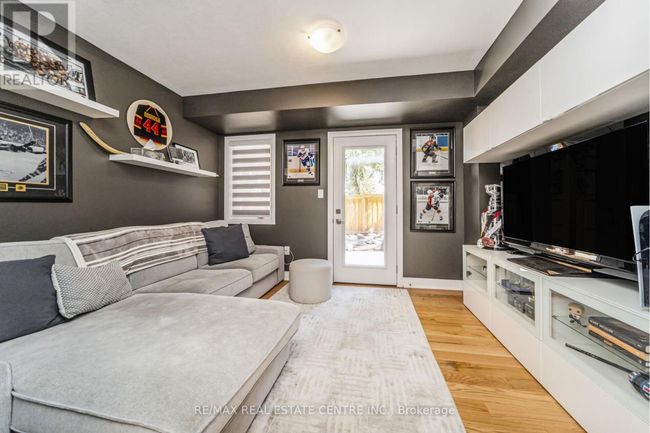 7 Briar Crt, Townhouse with 3 bedrooms, 4 bathrooms and 3 parking in Georgetown ON | Image 7