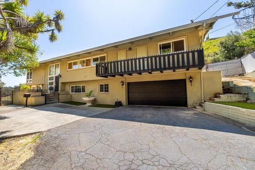 18485 Almond Rd, Castro Valley, CA, 94546-2107 | Card Image