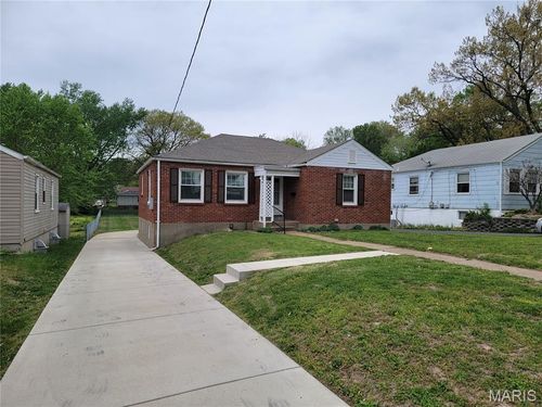 225 S Barat Ave, Ferguson, MO, 63135-2121 | Card Image