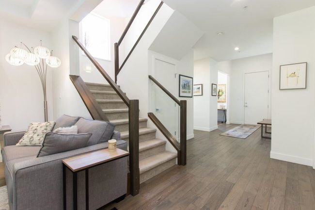 39253 Falcon Cres, House other with 3 bedrooms, 3 bathrooms and 3 parking in Squamish BC | Image 11