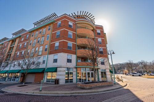 409-400 Village Circle Avenue, Willow Springs, IL, 60480 | Card Image