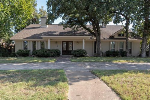 12 Country Club Court, Pantego, TX, 76013 | Card Image