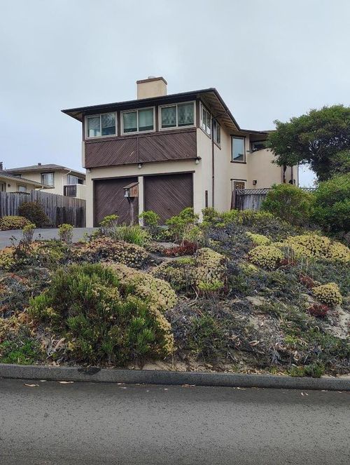 105 Roberts Ave, Monterey, CA, 93940-3408 | Card Image