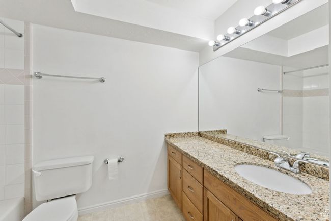 Bathroom 1 | Image 11