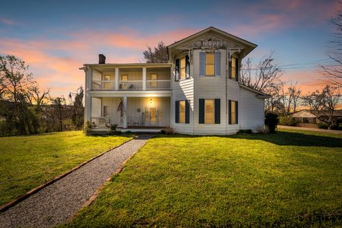 111 College Ave, Centerville, TN, 37033-1411 | Card Image