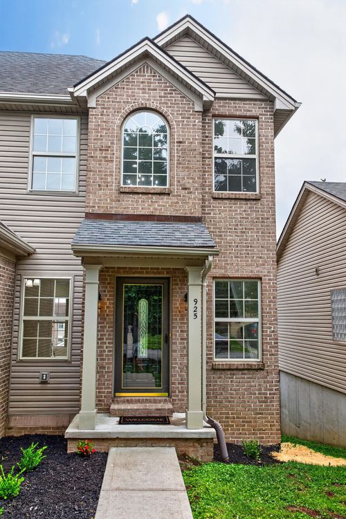 925 Winding Oak Trl, Lexington, KY, 40511-8956 | Card Image