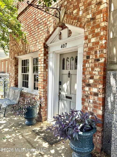 407 Franklin St, Natchez, MS, 39120-3263 | Card Image