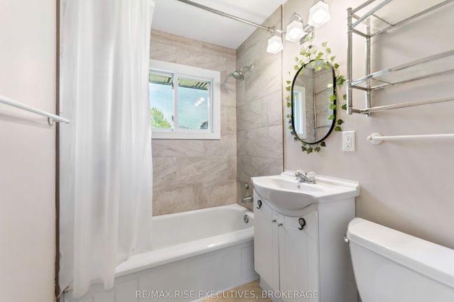 999 Portsmouth Ave, Home with 6 bedrooms, 3 bathrooms and 4 parking in Kingston ON | Image 38