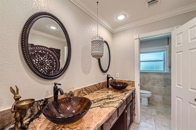 Secondary bathroom, main house | Image 25
