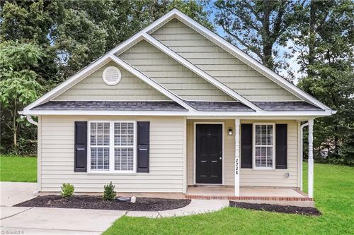 2728 Lomond St, Winston Salem, NC, 27127-4034 | Card Image