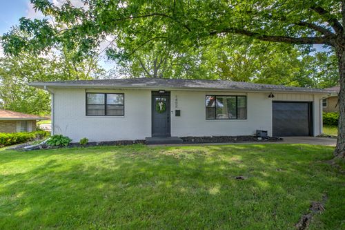 1402 Hilltop Dr, Pekin, IL, 61554-5363 | Card Image