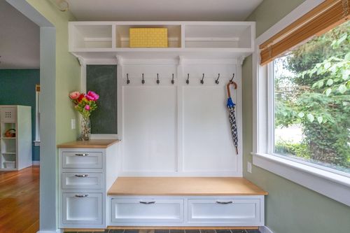 1075 Gladwin Dr, North Vancouver, BC, V7R1A1 | Card Image