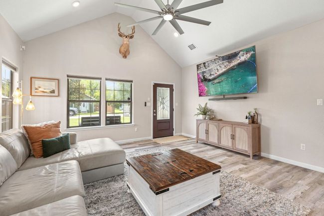 312 Holly Ave, House other with 3 bedrooms, 3 bathrooms and null parking in Luling TX | Image 7