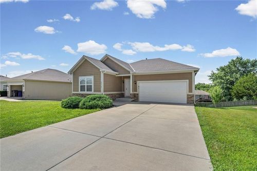26165 W 141st Ct, Olathe, KS, 66061-7617 | Card Image