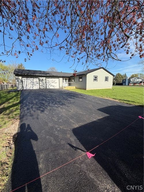 7968 Boxford Road, Clay, NY, 13041 | Card Image