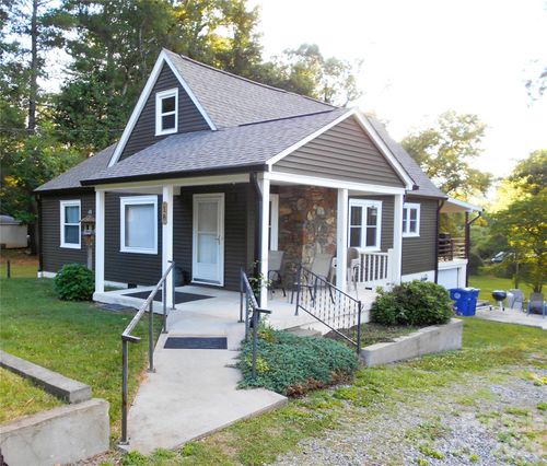 18 Herron St, Black Mountain, NC, 28711-8777 | Card Image