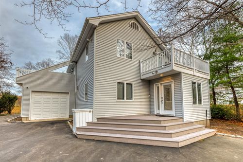 100 Manor Ln, Riverhead, NY, 11901-5606 | Card Image