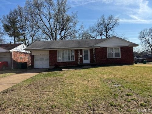 1082 Fontaine Pl, Saint Louis, MO, 63137-1705 | Card Image