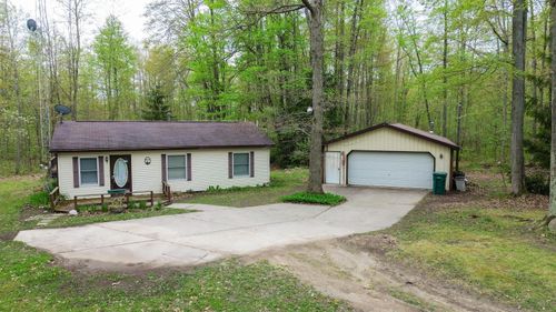 2081 Deer Lake Rd, Harrison, MI, 48625-8930 | Card Image