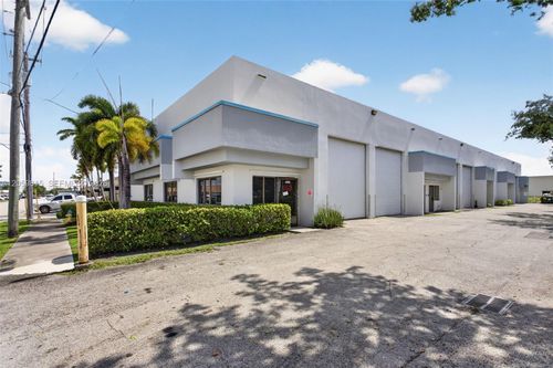 4712-4600 Ne 11th Ave, Oakland Park, FL, 33334-3944 | Card Image