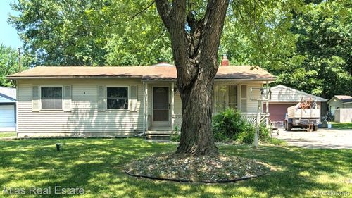 5449 Woodlawn Dr, Flint, MI, 48506-1105 | Card Image