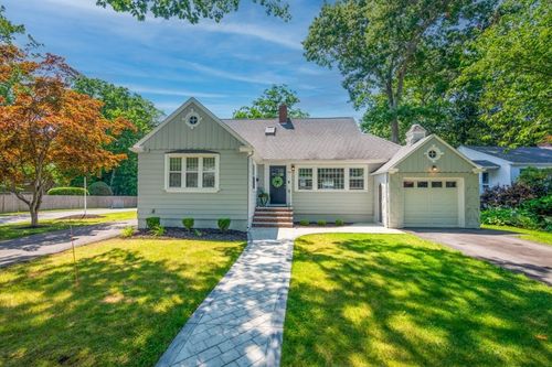 70 Berwick Pl, Norwood, MA, 02062-1915 | Card Image
