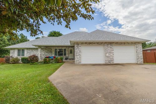 1124 Carpenters Cir, Lebanon, MO, 65536-3673 | Card Image