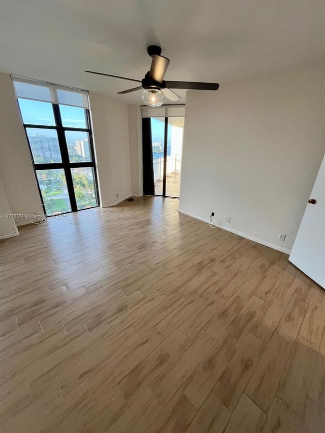 APT-2001 - 4000 Towerside Ter, Condo with 2 bedrooms, 2 bathrooms and null parking in Miami FL | Image 25