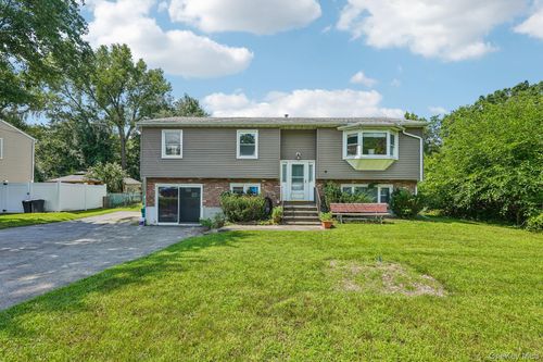 105 Vails Gate Heights Dr, New Windsor, NY, 12553-8547 | Card Image