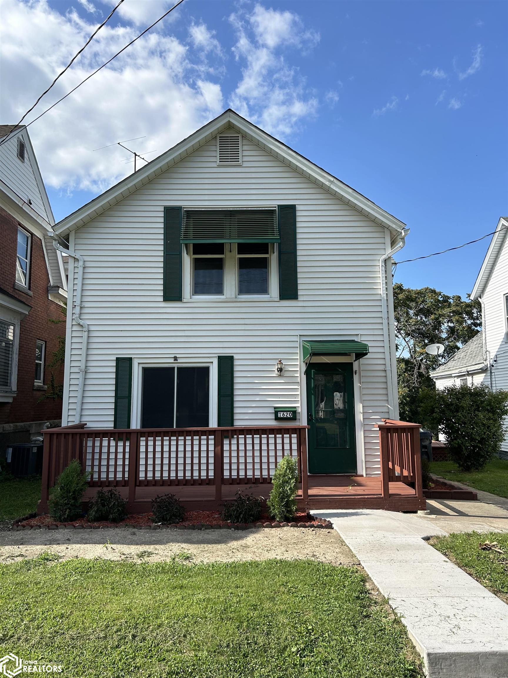 Smith St, Burlington, IA 52601