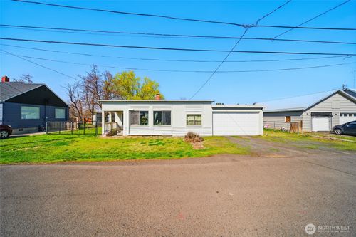 324 Nw 10th Ave, Milton-Freewater, OR, 97862-1612 | Card Image