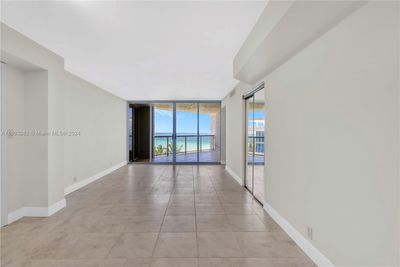 707 - 6767 Collins Ave, Condo with 2 bedrooms, 2 bathrooms and null parking in Miami Beach FL | Image 2